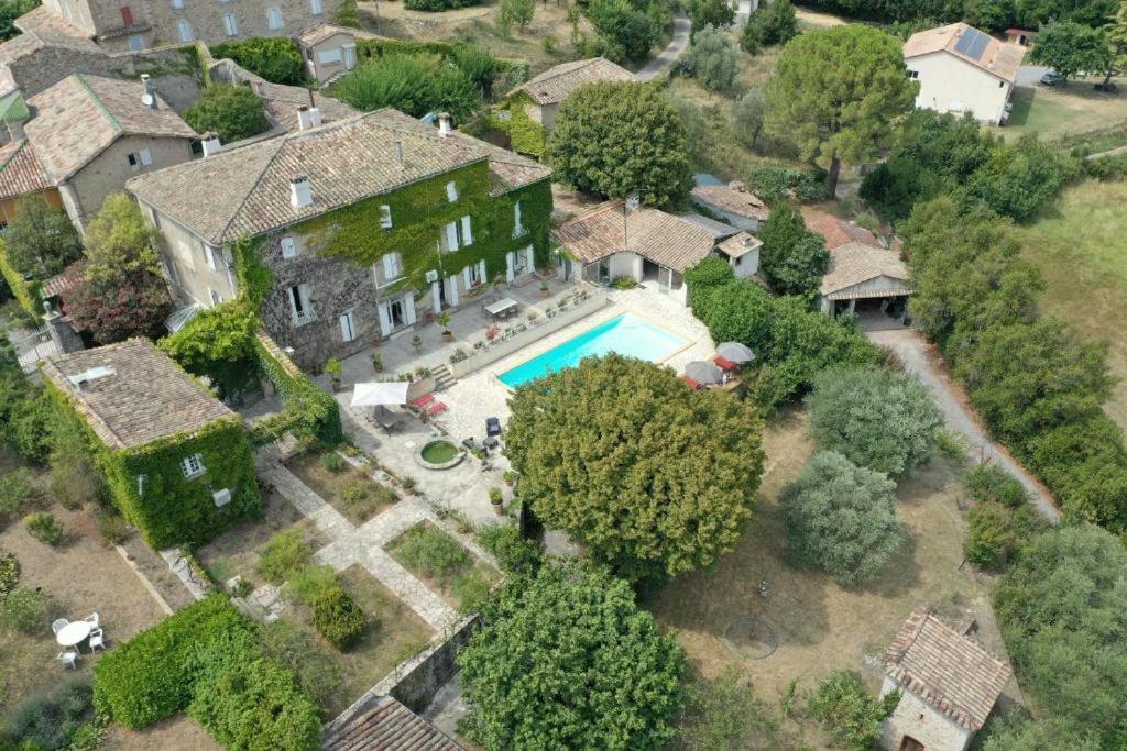 Le Domaine Du Soulier -Gite Et Chambres D'Hotes - La Maison Du Gardien Tornac Экстерьер фото