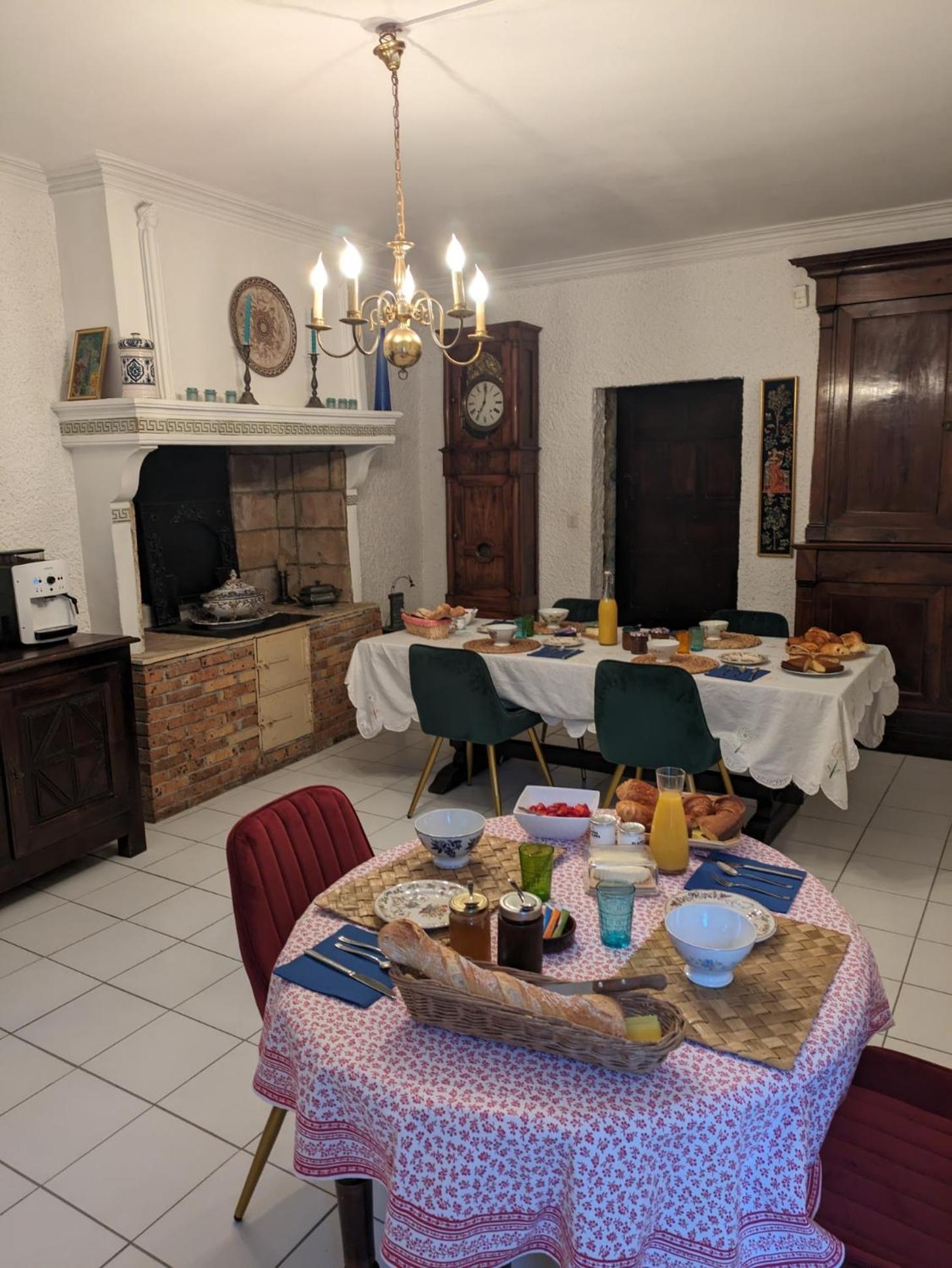 Le Domaine Du Soulier -Gite Et Chambres D'Hotes - La Maison Du Gardien Tornac Экстерьер фото